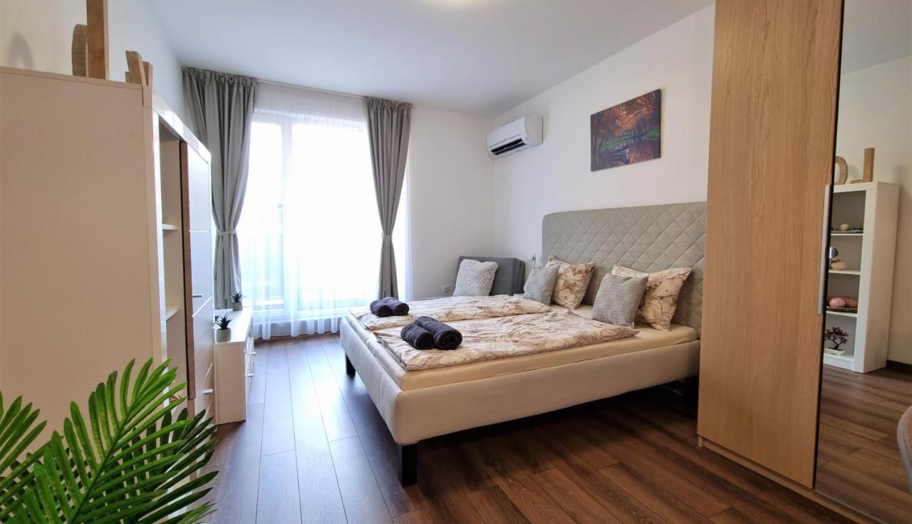 Luxury Quiet Apartment In The City Center พลอฟดิฟ ภายนอก รูปภาพ
