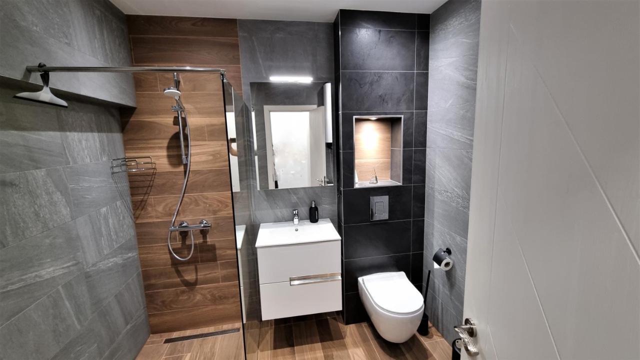 Luxury Quiet Apartment In The City Center พลอฟดิฟ ภายนอก รูปภาพ